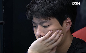 《英雄聯盟》隊友致命失誤慘遭逆轉  Smeb賽後崩潰抱頭