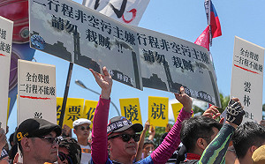 不滿空污法剝奪權利 逾千輛機車上凱道抗議