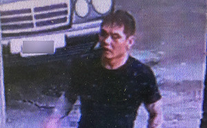 鑽小巷躲工地 奪警槍通緝犯逃亡10小時遭逮