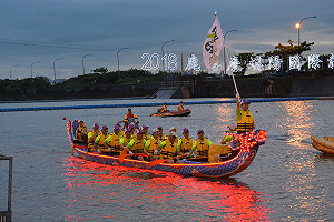 彰化慶端午 賴清德與魏明谷為夜間龍舟賽鳴槍
