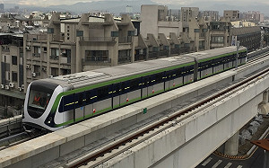 中捷綠線開通首日吸7萬人搶搭！列車開門時間過短惹民怨