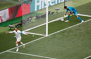 命運大不同！C羅頭槌破網  葡萄牙成小組第一  摩洛哥慘淘汰