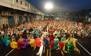 紙風車「武松打虎」溫馨開演 基隆海洋老鷹嘉年華笑聲不斷