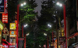 抬頭有亮點！西門町路燈很fashion