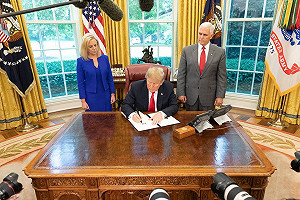 川普指責非法移民入侵  喊免審立即遣返