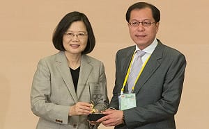 嘉義縣推動防毒不遺餘力  小英親頒反毒績優獎