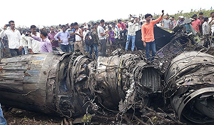 印度蘇愷30戰機墜毀 兩飛行員安全彈射逃生