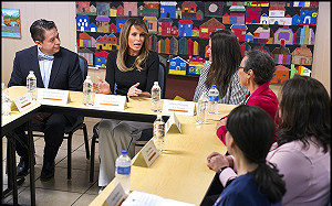 梅蘭妮亞再探非法移民兒童  籲川普以心執政