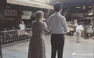 林智堅分享與柯媽拜拜照   柯P：我媽唯一娛樂就是拜拜