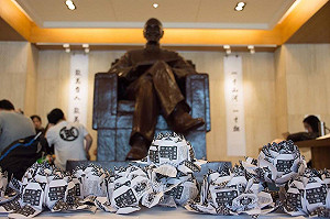 政大蔣介石銅像將拆除　洪秀菊與野火爆發衝突