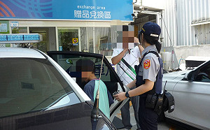 驚魂記！以為要上學  妥瑞氏症男童迷途倒坐加油站   