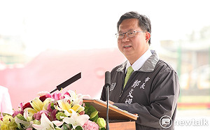 蔡英文指「勤奮的代價」    51歲壽星鄭文燦自嘲：「儲糧多耐操」