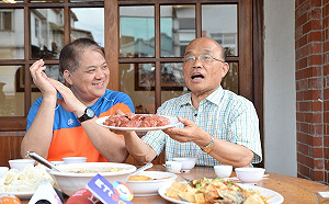 化身美食直播主 蘇貞昌介紹深坑好滋味