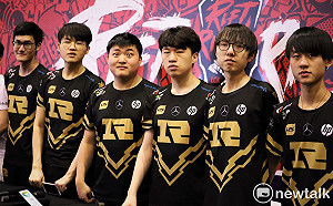 《英雄聯盟》世紀大戰！ RNG坐鎮主場迎戰EDG