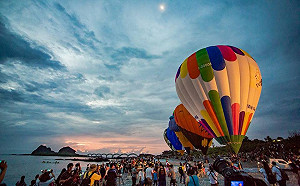 早安!熱氣球嘉年華 清晨4時遊客爭睹八拱破曉