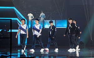 英雄聯盟洲際賽》Day2精彩畫面：閃電狼Hanabi神偷拆、IG逆天翻盤SKT(影)