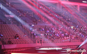 英雄聯盟洲際賽》選兄弟還是偶像？中國粉絲現場選邊站