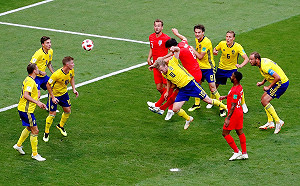 世足賽不靠腳靠頭? 英瑞、克俄之戰主要靠頭槌