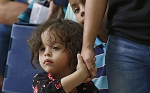 拖了2天！川普政府讓5歲以下移民兒童與父母團圓