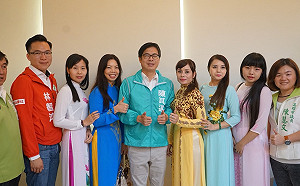 扮演地表最強母雞 陳其邁獲跨黨派里長支持