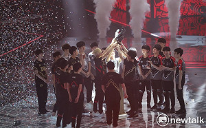 英雄聯盟洲際賽》衛冕成功！中國LPL再度登頂「亞洲最強」