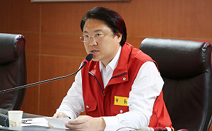 颱風假不同調！ 林右昌：新北轉彎讓我跟柯P壓力很大