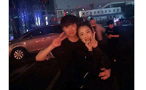 英雄聯盟洲際賽》擅闖慶功宴與選手親密合照 女粉絲遭網友罵爆