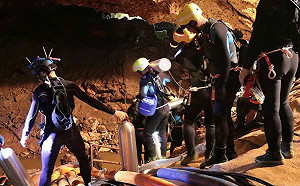 泰國少年足球隊救援告捷  製片、書商盯上改編商機