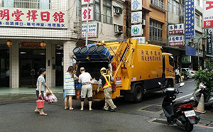 颱風過境連兩日不收垃圾　桃市12日白天起增班清運