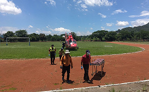 現場直擊！ 屏東溪水暴漲2人受困  直升機火速救援脫困（影）