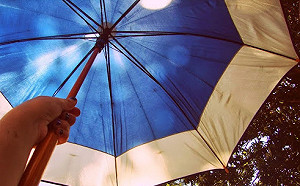 遮陽傘要顧好！熱帶低壓致全台強陣風來襲