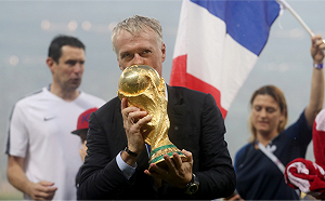 球員和教練身分都拿下世界盃冠軍  德尚史上第3傳奇人物