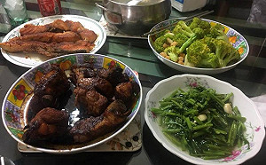 李來希「節衣縮食」曬魚肉午餐  網友嘆：我是貧民