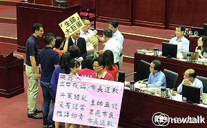 吳音寧到底該不該進議會備詢  議員扯連勝文、韓國瑜是政客