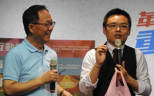 強攻網路戰！丁守中大玩水果挑戰  場面爆笑