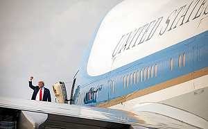 空軍一號標案敲定  川普堅持換掉甘迺迪藍