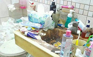 女孩家恐怖廁所驚嚇破表 網友：這確定不是公廁？