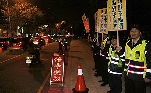 年過半百婦酒駕被逮竟簽名「蔡英文」:簽了總統就會出面幫忙處理