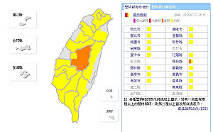 17縣市豪雨及大雨特報 出門提防強風、雷擊