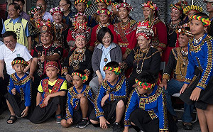 達魯瑪克部落公民電廠驚艷 蔡英文：全台再生能源典範