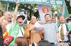籲「平反扁案！」鄭新助率200人赴監院遞陳情書