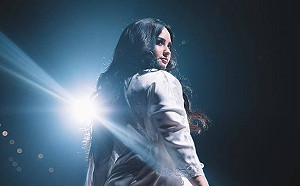 《冰雪奇緣》主唱疑吸毒過量昏迷　送醫救醒