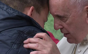 教宗都柏林舉行大型彌撒 性侵受害人呼求公道