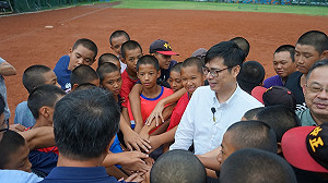 承諾將高雄打造為棒球冬訓基地 陳其邁：厚植高雄棒球風氣
