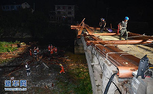 浙江一廊橋倒塌8死  民眾質疑施工品質