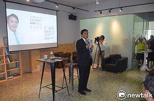 法務部次長蔡碧仲走出喪子之痛 簽書會有笑有淚