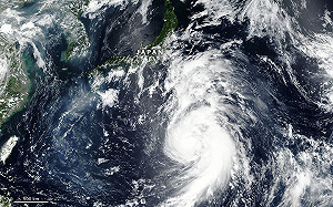 颱風雲雀直撲西日本 至少13人輕重傷