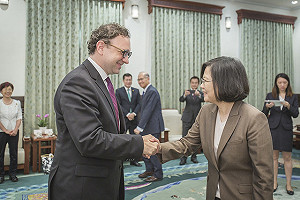 接見國際自由聯盟主席 蔡英文：台灣不會在壓力下屈服