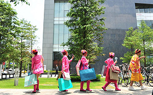 創作鬼才黃明志操刀！大馬網紅女團這樣KUSO台北