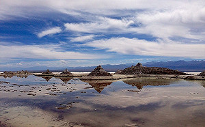 中國青海「天空之鏡」淪為垃圾場　最多一天達12噸垃圾